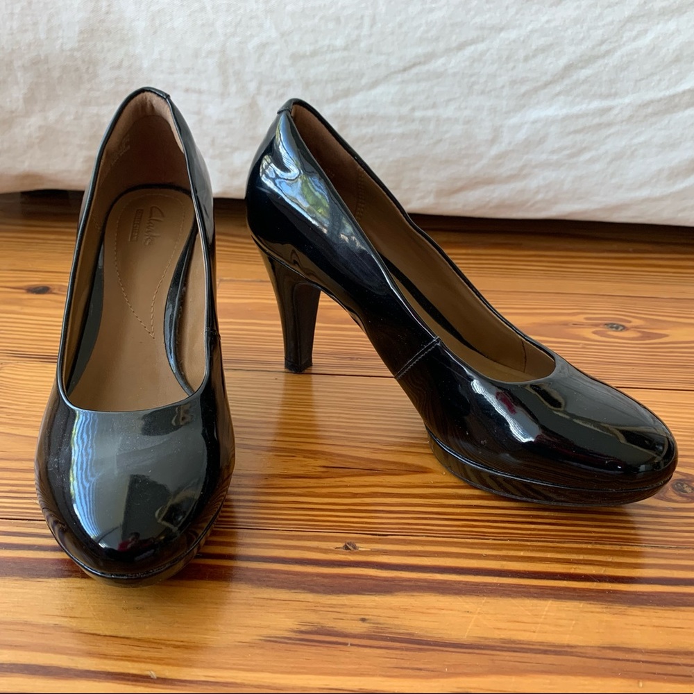 8 Clarks Adriel Viola Black Patent Pump